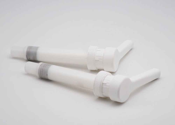 Biała plastikowa pompka do syropu do kawy 31/410 z długimi dyszami