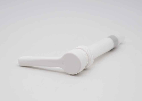 Biała plastikowa pompka do syropu do kawy 31/410 z długimi dyszami